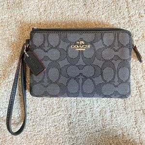 NWOT Signature Coach Wristlet